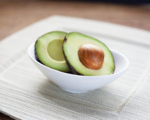 Polo de melón y aguacate